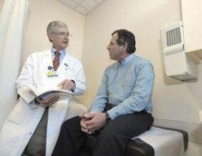 A man with prostatitis in consultation with a urologist